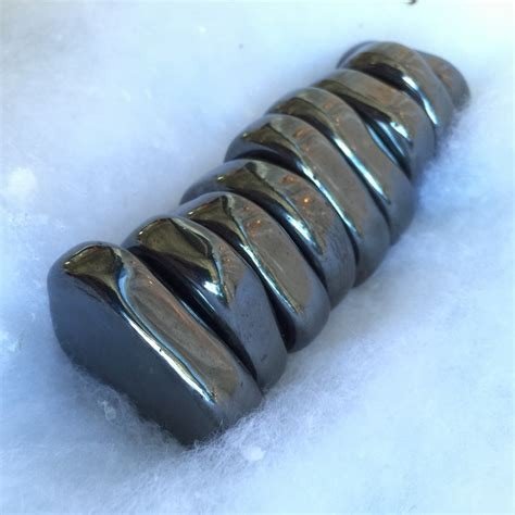 HEMATITE MAGNETICO PUNTA